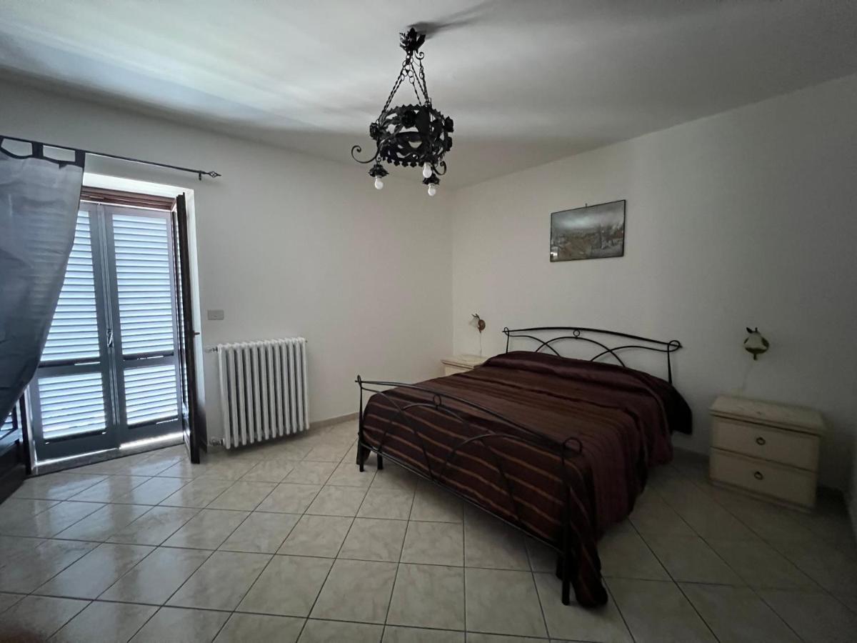 Apartamento Il Vicolo Revello Exterior foto
