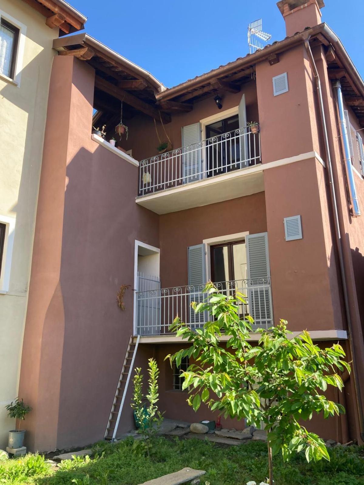 Apartamento Il Vicolo Revello Exterior foto